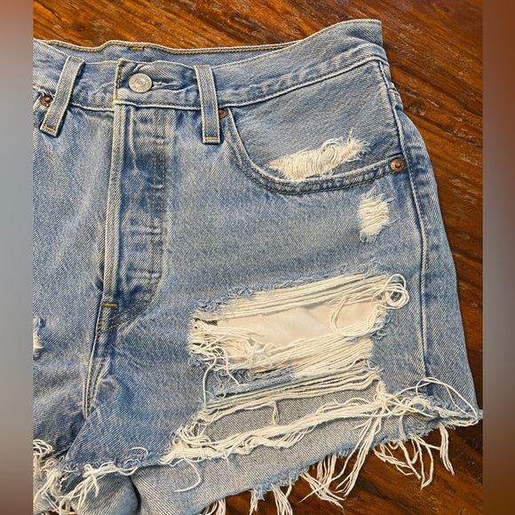 LEVI’S 501 “Big E” Jean Shorts Ripped Distressed Size 28 - Picture 2 of 13